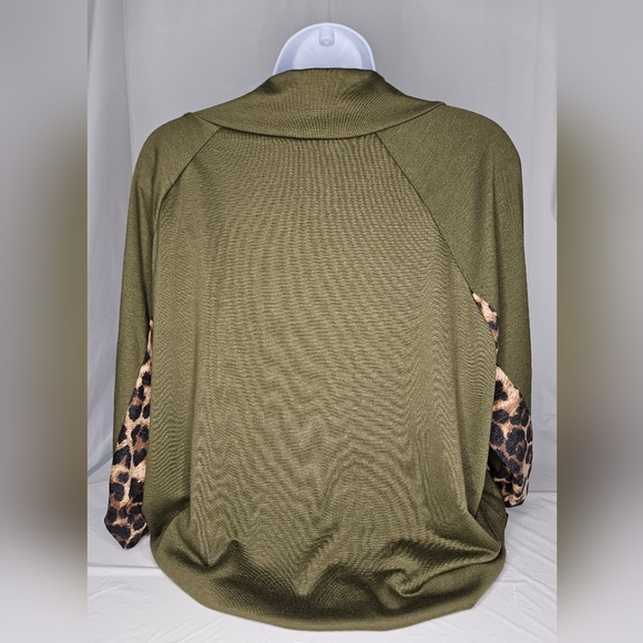 NWOT Women's Bibi Olive French Terry Pullover w/Leopard Detail XL - Picture 3 of 6